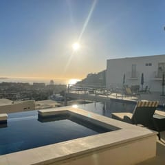 Ocean View 2BR Condo • Balcony • Kitchen • WiFi
