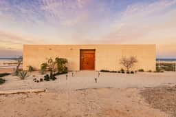 Beachfront Villa · Lighthouse · 11 Guests - Image 3
