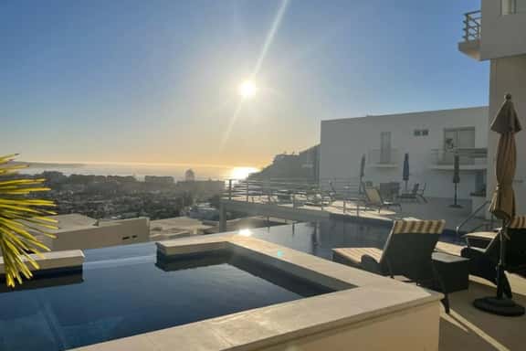 Ocean View 2BR Condo • Balcony • Kitchen • WiFi - Image 1