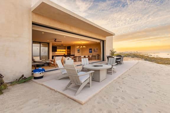 Beachfront Villa · Lighthouse · 11 Guests - Image 2