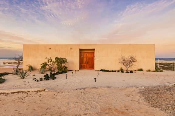 Beachfront Villa · Lighthouse · 11 Guests - Image 3