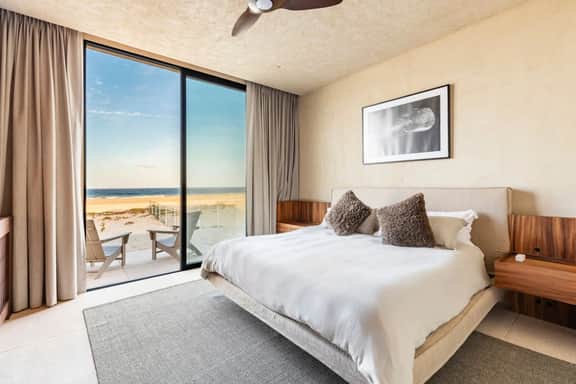 Beachfront Villa · Lighthouse · 11 Guests - Image 5