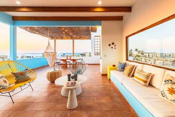 Beachfront Villa • 8 Guests • Pool • WiFi - Image 5